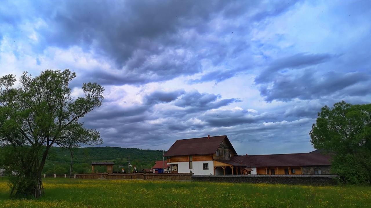 Acasa In Maramures Feresti Exterior photo