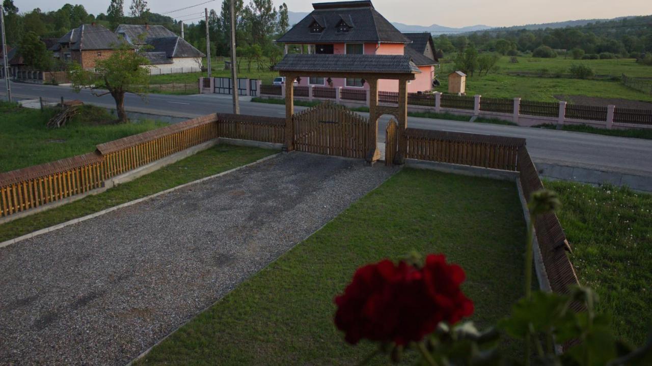 Acasa In Maramures Feresti Exterior photo
