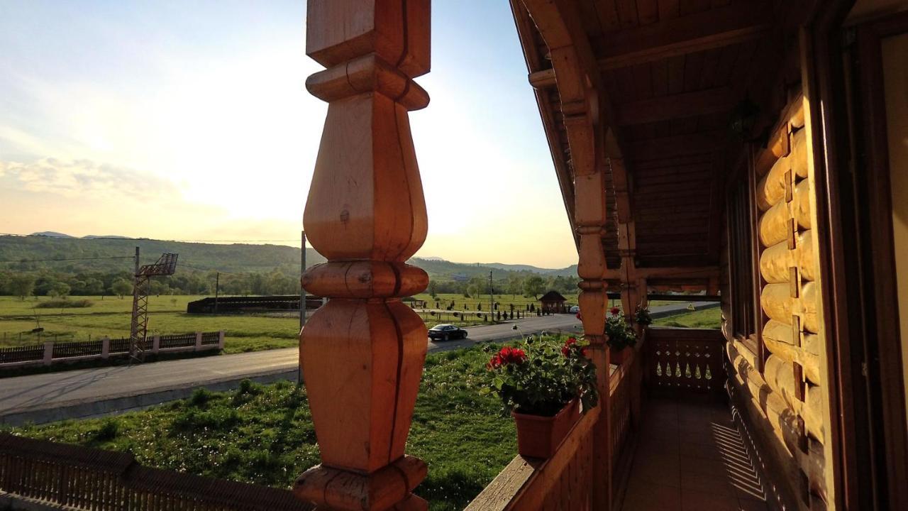 Acasa In Maramures Feresti Exterior photo