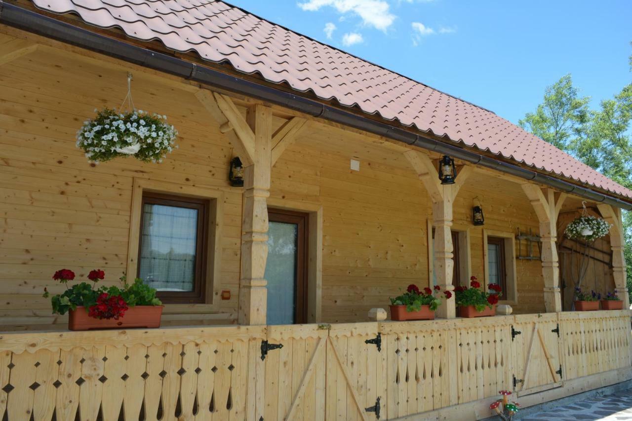 Acasa In Maramures Feresti Exterior photo
